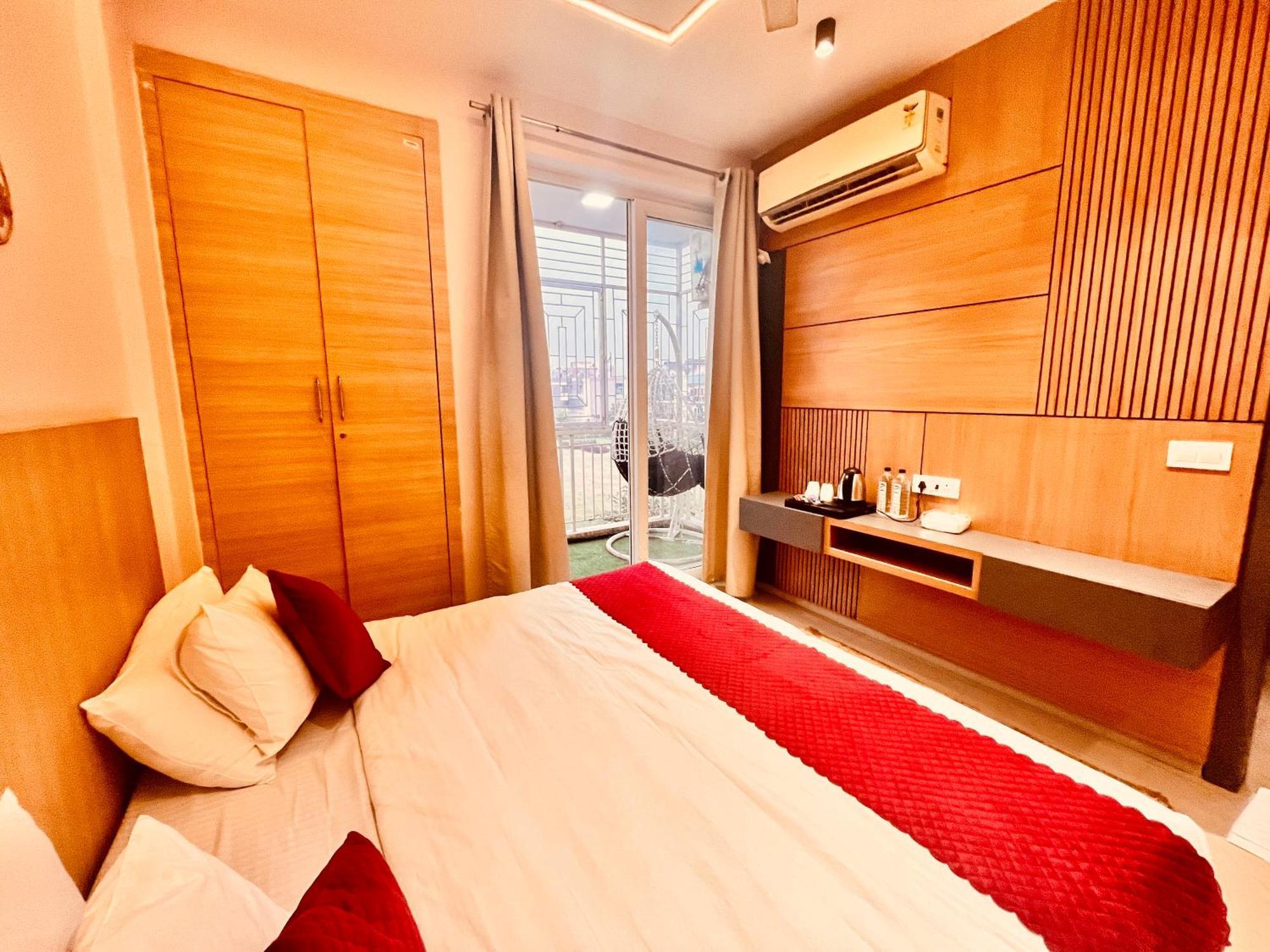 Hotel The Sapphire 1,2,3 Bedroom Available In Omaxe - A Four Star Luxury