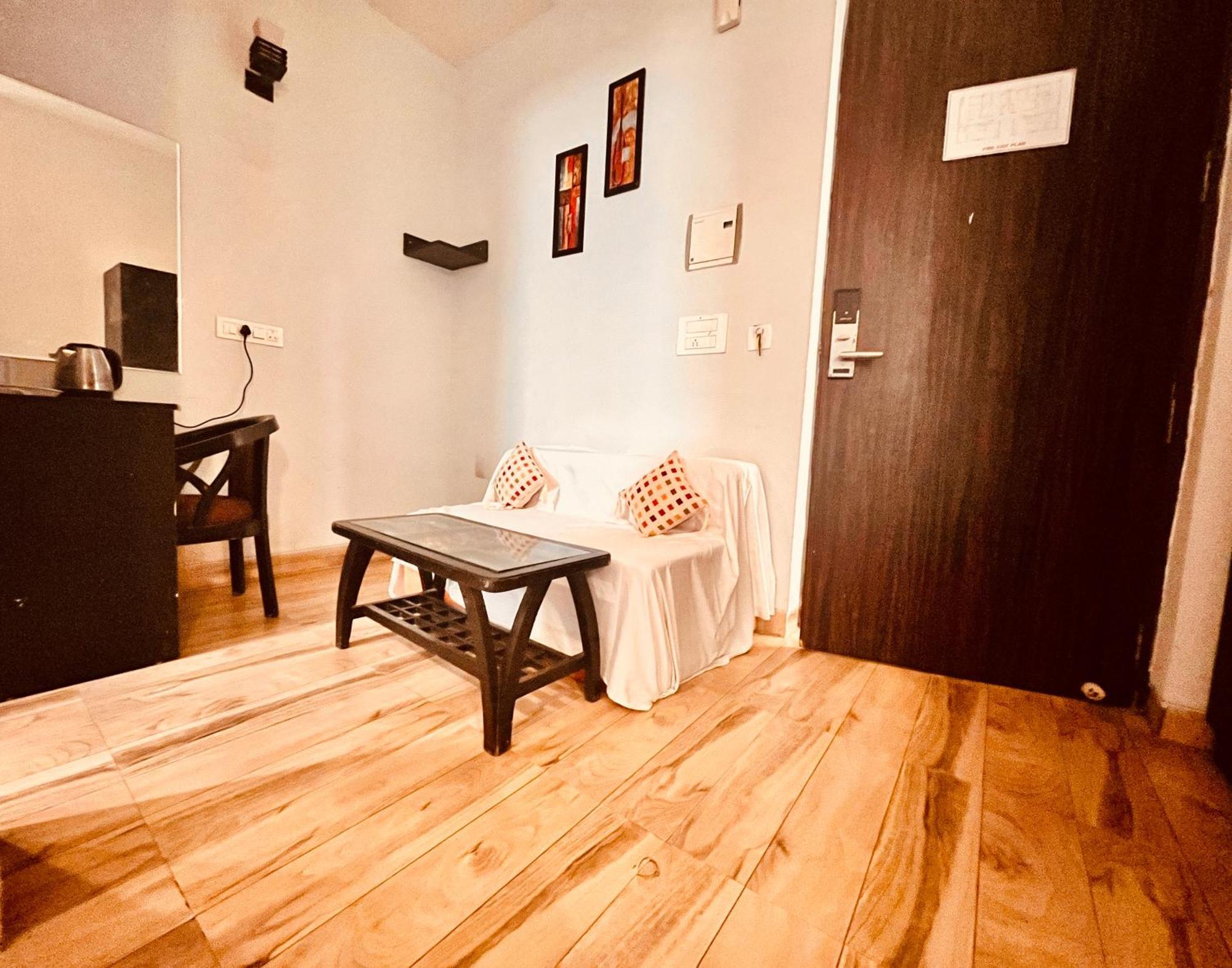 Hotel The Sapphire 1,2,3 Bedroom Available In Omaxe - A Four Star Luxury 4*