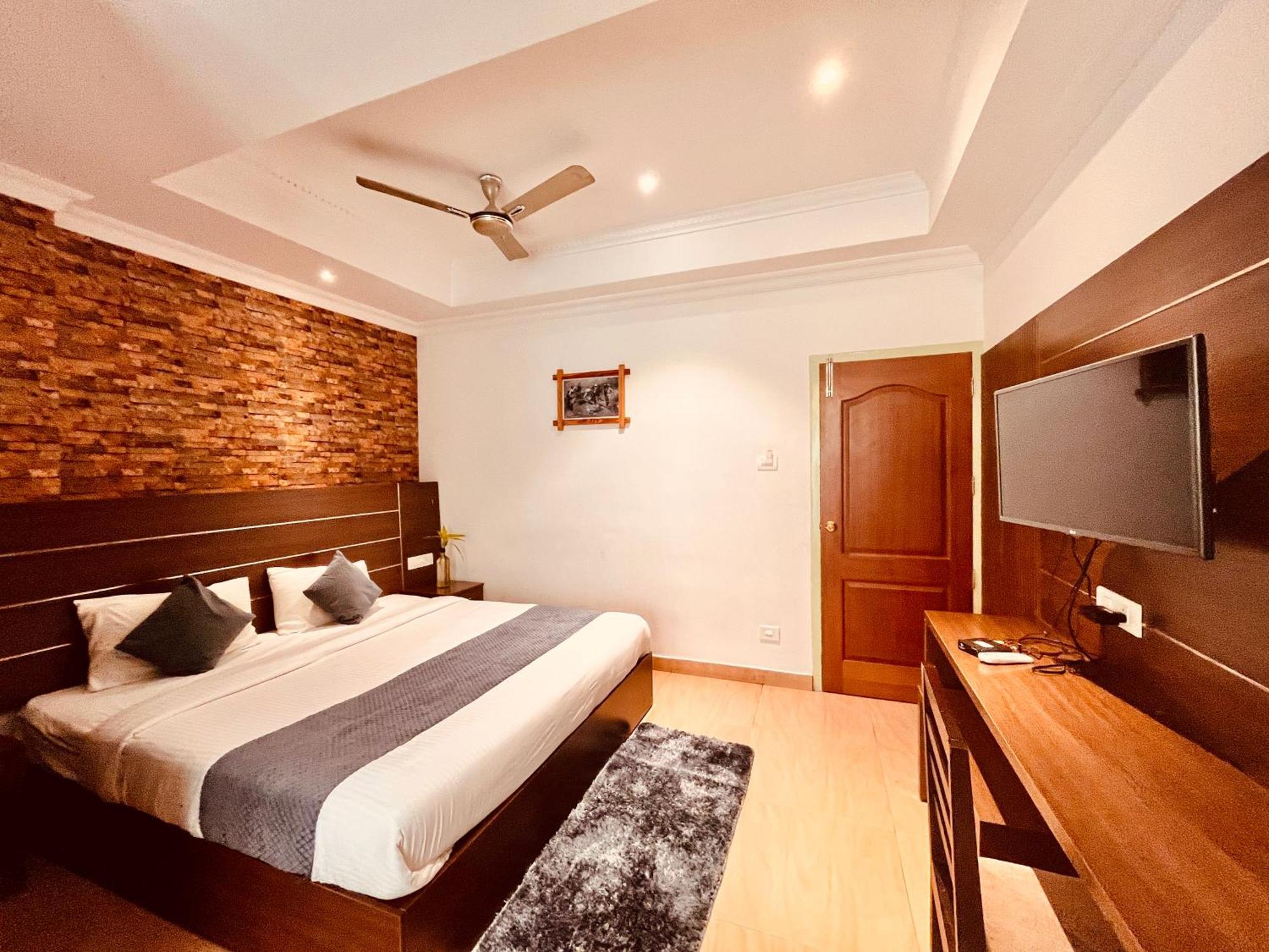 The Sapphire 1,2,3 Bedroom Available In Omaxe - A Four Star Luxury 4*