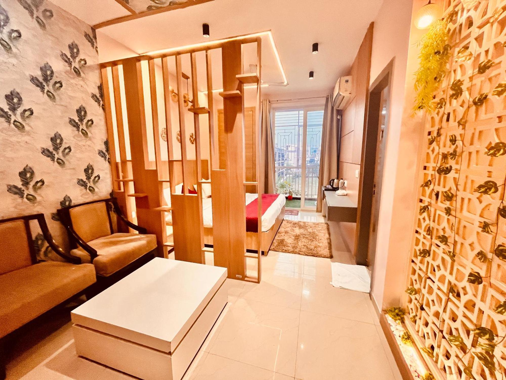 Hotel The Sapphire 1,2,3 Bedroom Available In Omaxe - A Four Star Luxury Vrindavan