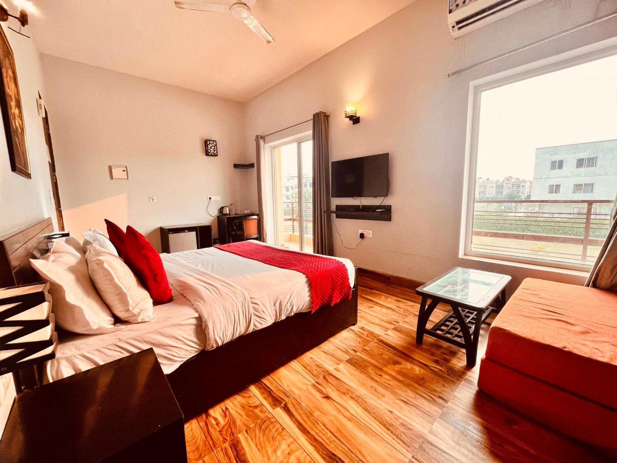 Hotel The Sapphire 1,2,3 Bedroom Available In Omaxe - A Four Star Luxury 4*
