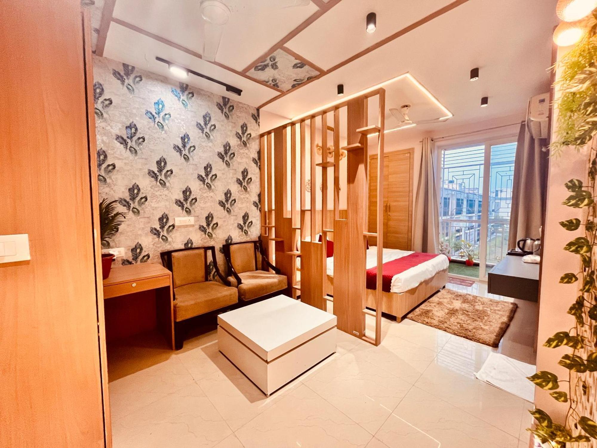 The Sapphire 1,2,3 Bedroom Available In Omaxe - A Four Star Luxury 4*