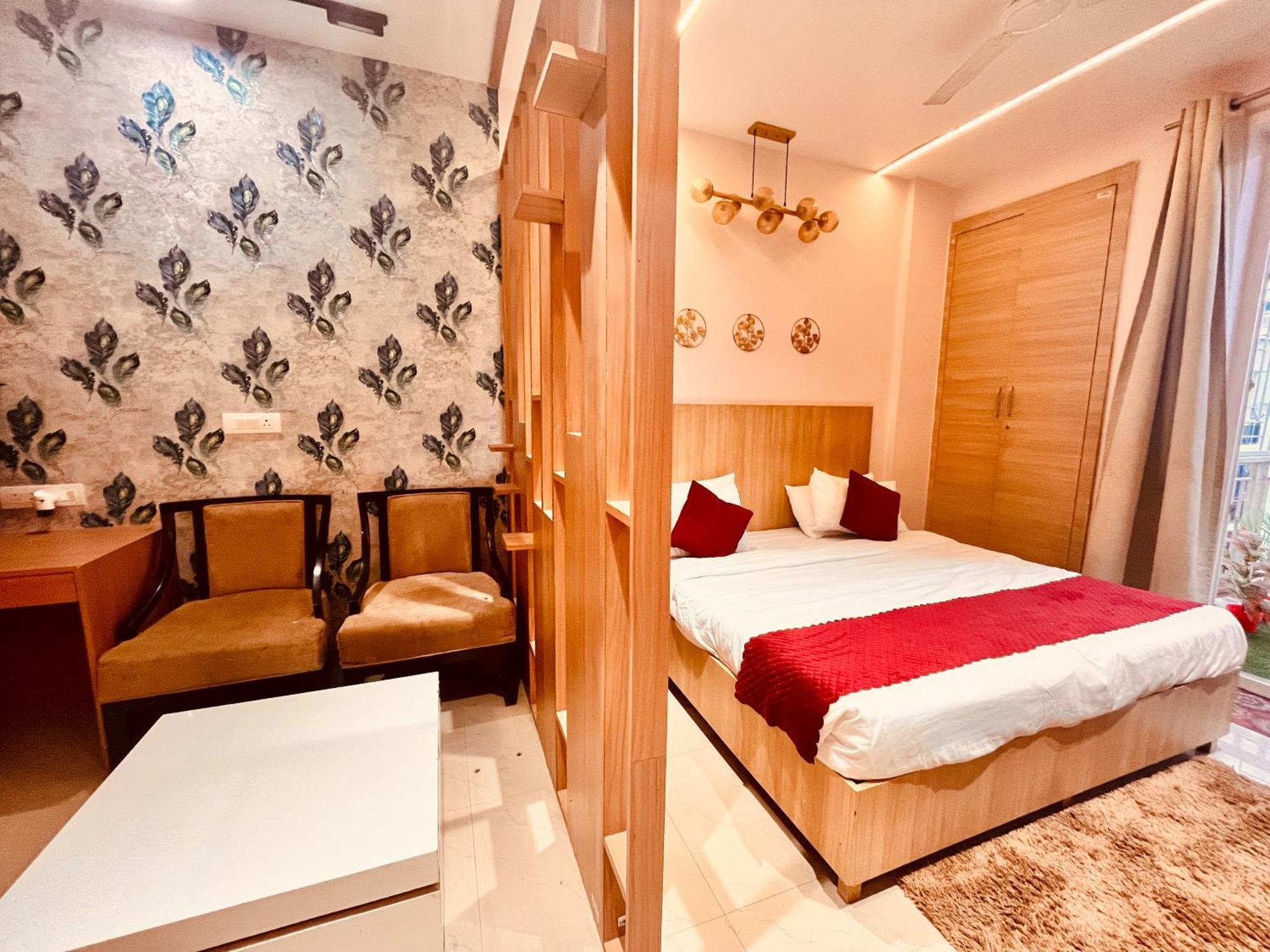 Hotel The Sapphire 1,2,3 Bedroom Available In Omaxe - A Four Star Luxury