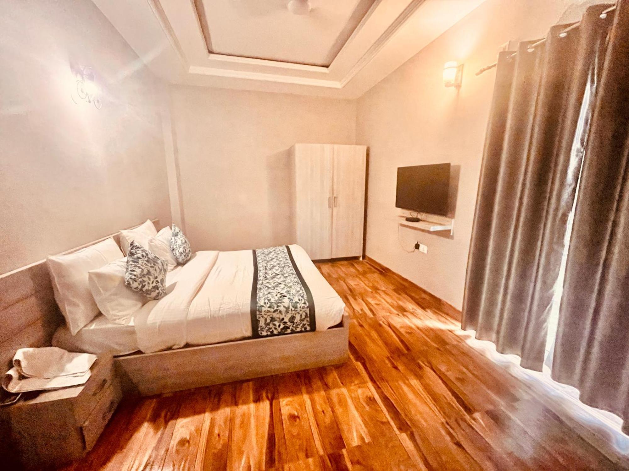 The Sapphire 1,2,3 Bedroom Available In Omaxe - A Four Star Luxury Hotel 4*