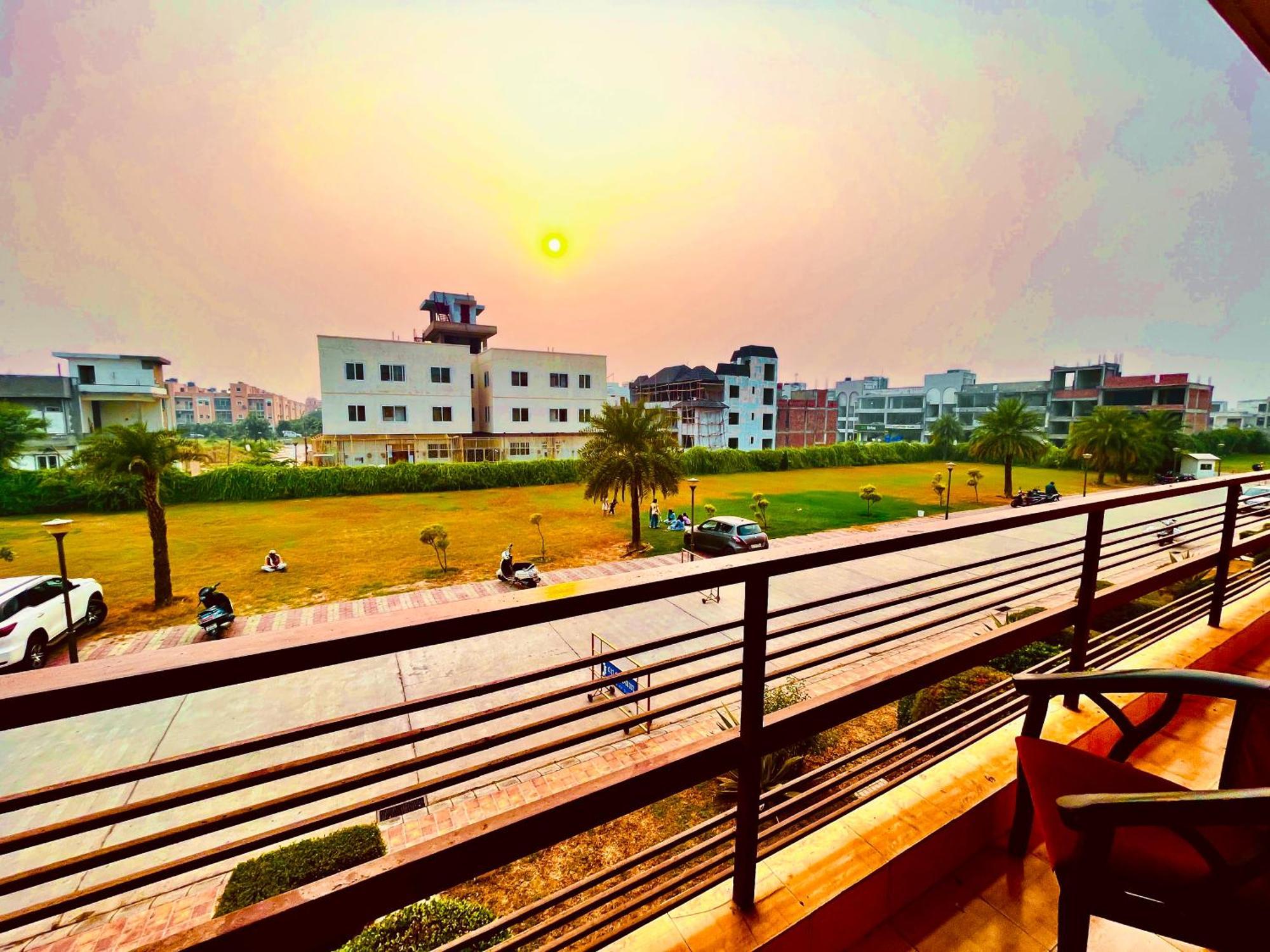 The Sapphire 1,2,3 Bedroom Available In Omaxe - A Four Star Luxury 4* Vrindavan